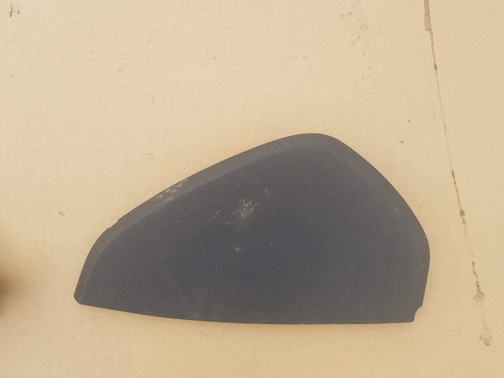 Mērinstrumentu paneļa sānu apdare priekš AUDI A4 2005 1 Mērinstrumentu paneļa sānu apdare priekš AUDI A4 2005