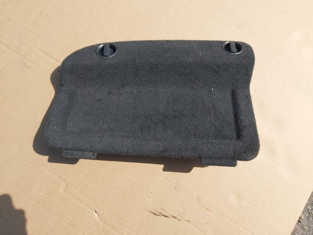 Bagāžnieka nodalījuma sānu apdares lūka priekš AUDI A7 2011 SPORTBACK 1 Bagāžnieka nodalījuma sānu apdares lūka priekš AUDI A7 2011 SPORTBACK