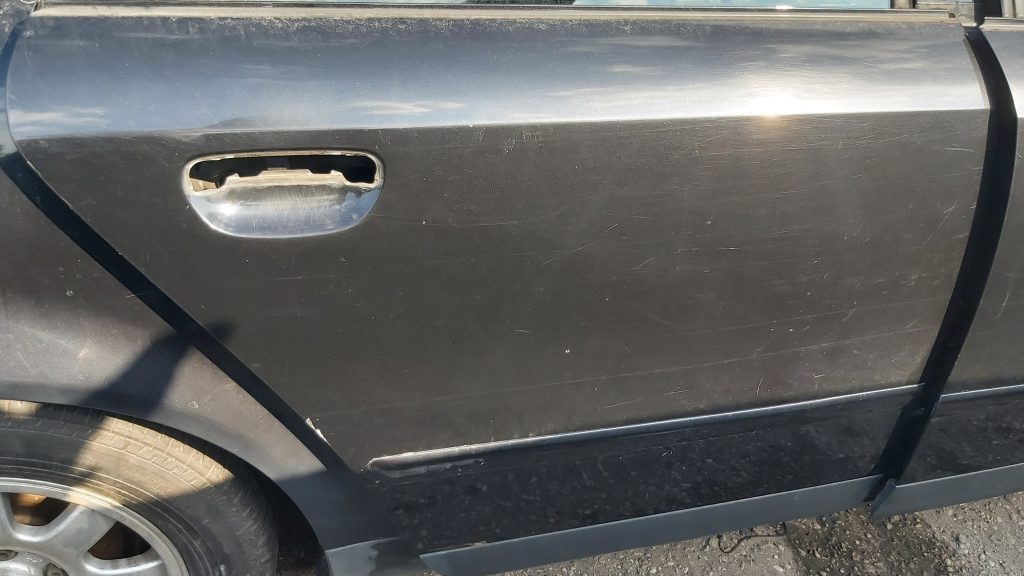 Aizmugurējās labās durvis priekš AUDI A4 2004 1 Aizmugurējās labās durvis priekš AUDI A4 2004