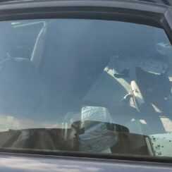 Aizmugurējo kreiso durvju stikls priekš AUDI A4 2004