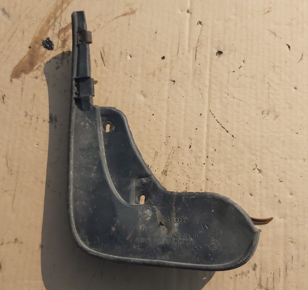 Priekšējais dubļusargs priekš AUDI A4 2004 1 Priekšējais dubļusargs priekš AUDI A4 2004