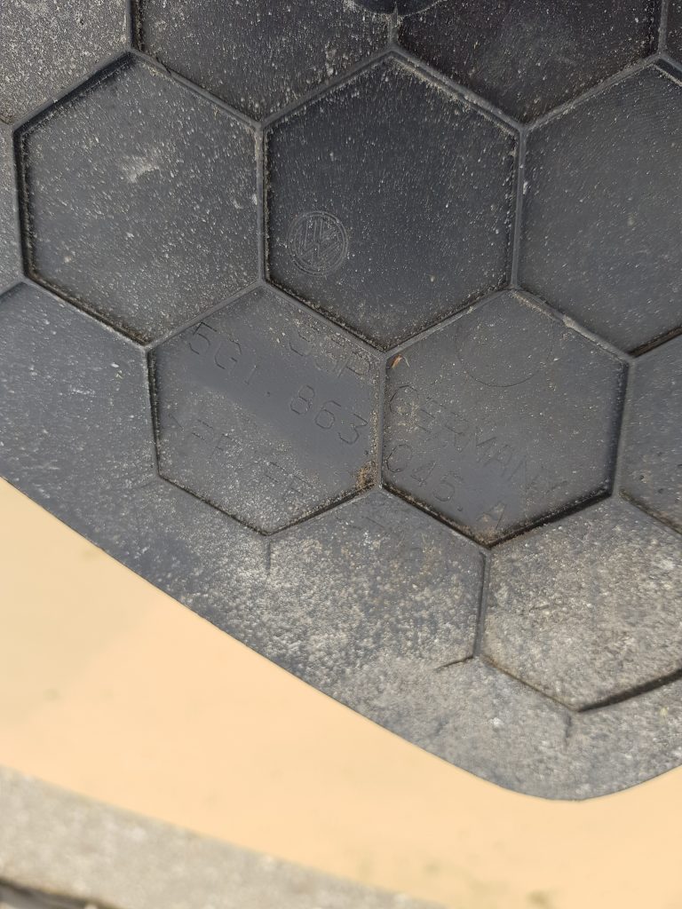 Centrālās konsoles (apdares) sānu panelis priekš VW GOLF 2014 2 Centrālās konsoles (apdares) sānu panelis priekš VW GOLF 2014