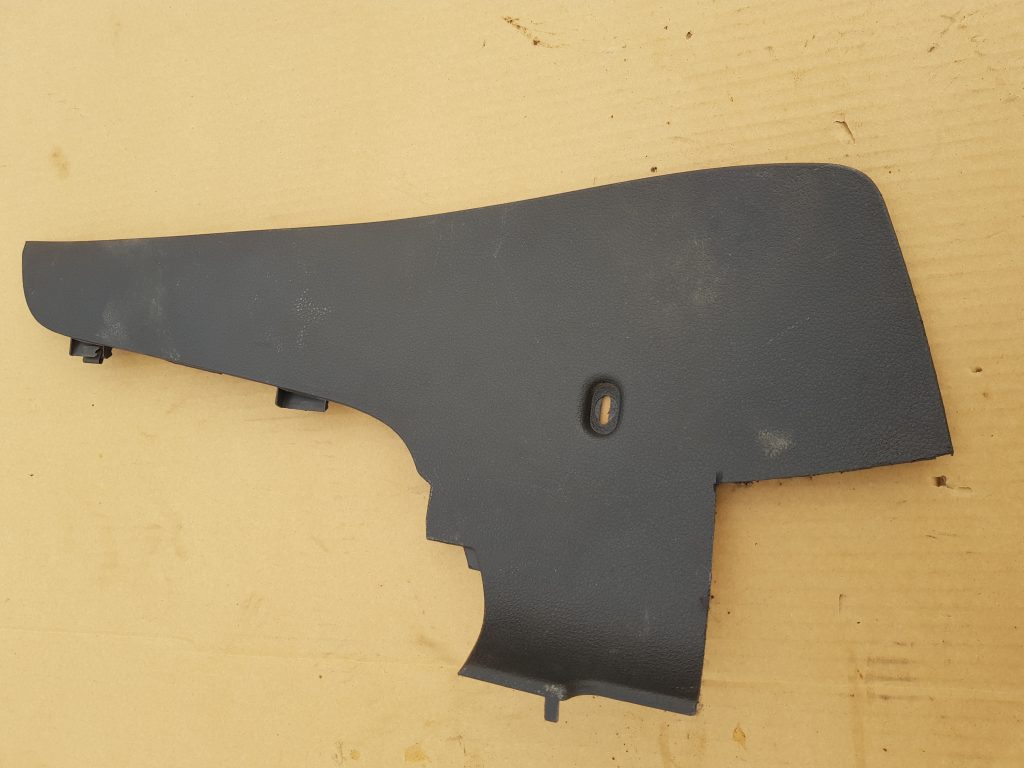 Centrālās konsoles (apdares) sānu panelis priekš VW GOLF 2014 1 Centrālās konsoles (apdares) sānu panelis priekš VW GOLF 2014