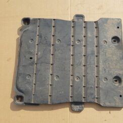 Virsbūves apakšējais aizsargs priekš VW GOLF 2014