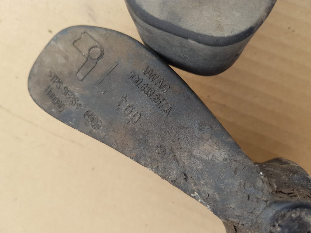 Durvju pietura priekš VW GOLF 2014 2 Durvju pietura priekš VW GOLF 2014