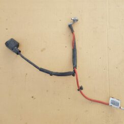 Pozitīva elektrovada klemma priekš VW GOLF 2014