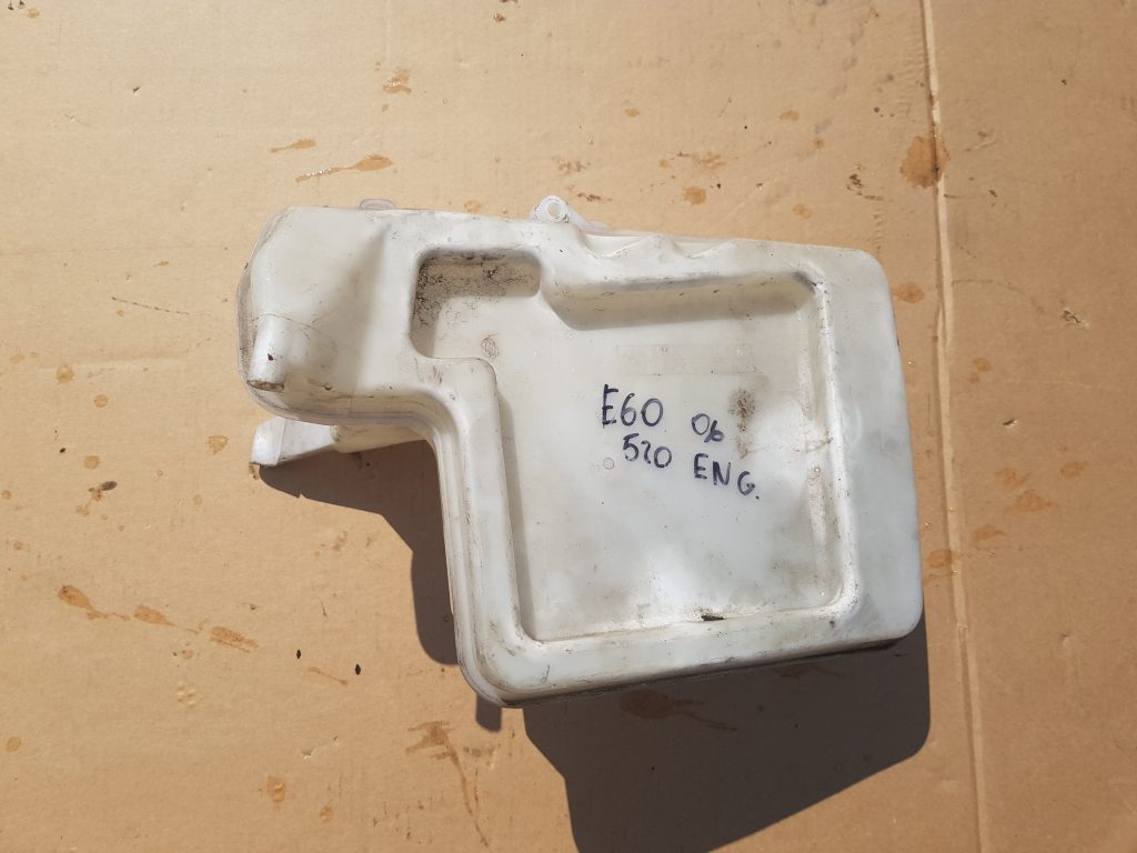 Mazgātāja šķidruma tvertne priekš BMW 520D E60 2006 ENG. 1 Mazgātāja šķidruma tvertne priekš BMW 520D E60 2006 ENG.