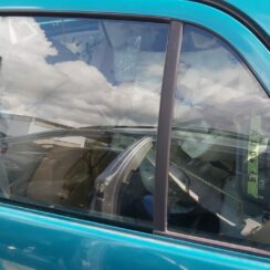 Aizmugurējo kreiso durvju stikls priekš ŠKODA FABIA 2003