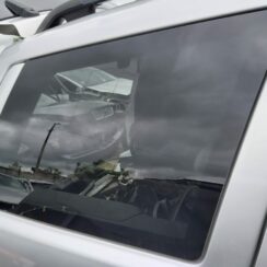 Aizmugurējais labais sānu stikls priekš JEEP GRAND CHEROKEE 2004