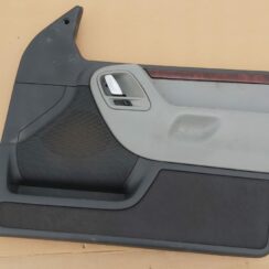 Priekšējo labo durvju apdare priekš JEEP GRAND CHEROKEE 2004