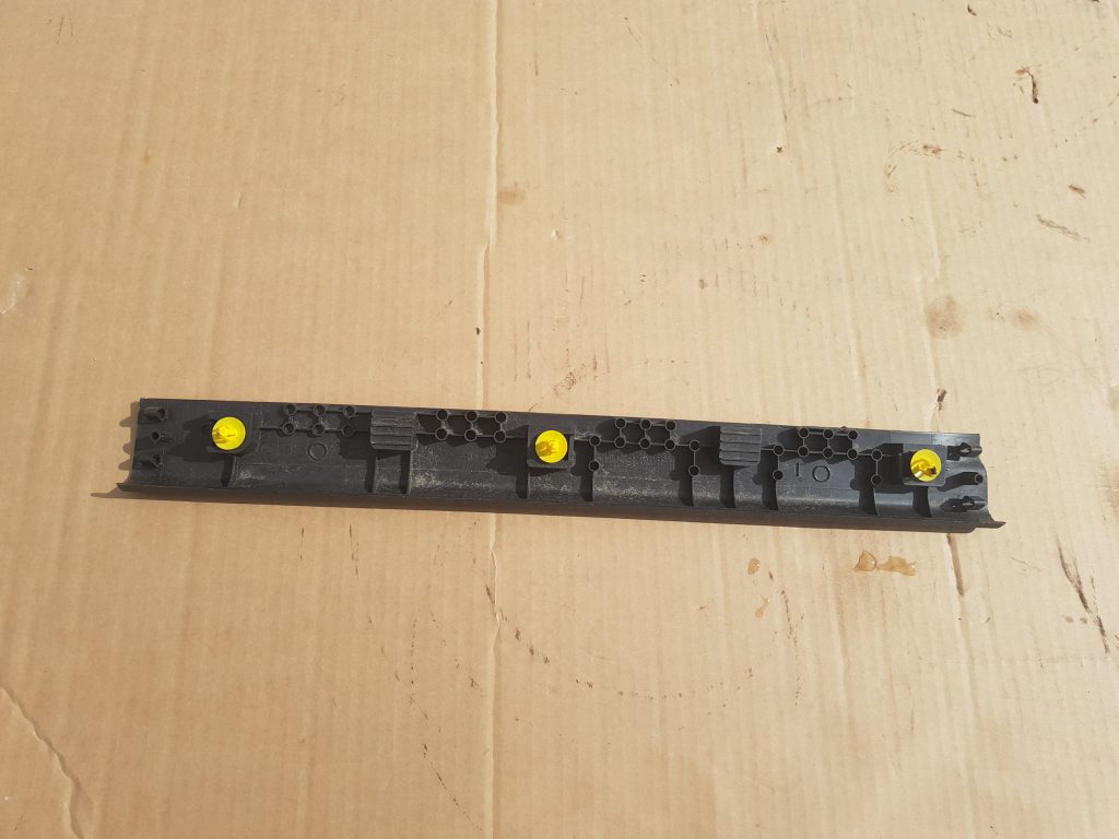 Sliekšņa priekšēja kreisa uzlika (salonā) priekš FORD FOCUS 2016 2 Sliekšņa priekšēja kreisa uzlika (salonā) priekš FORD FOCUS 2016