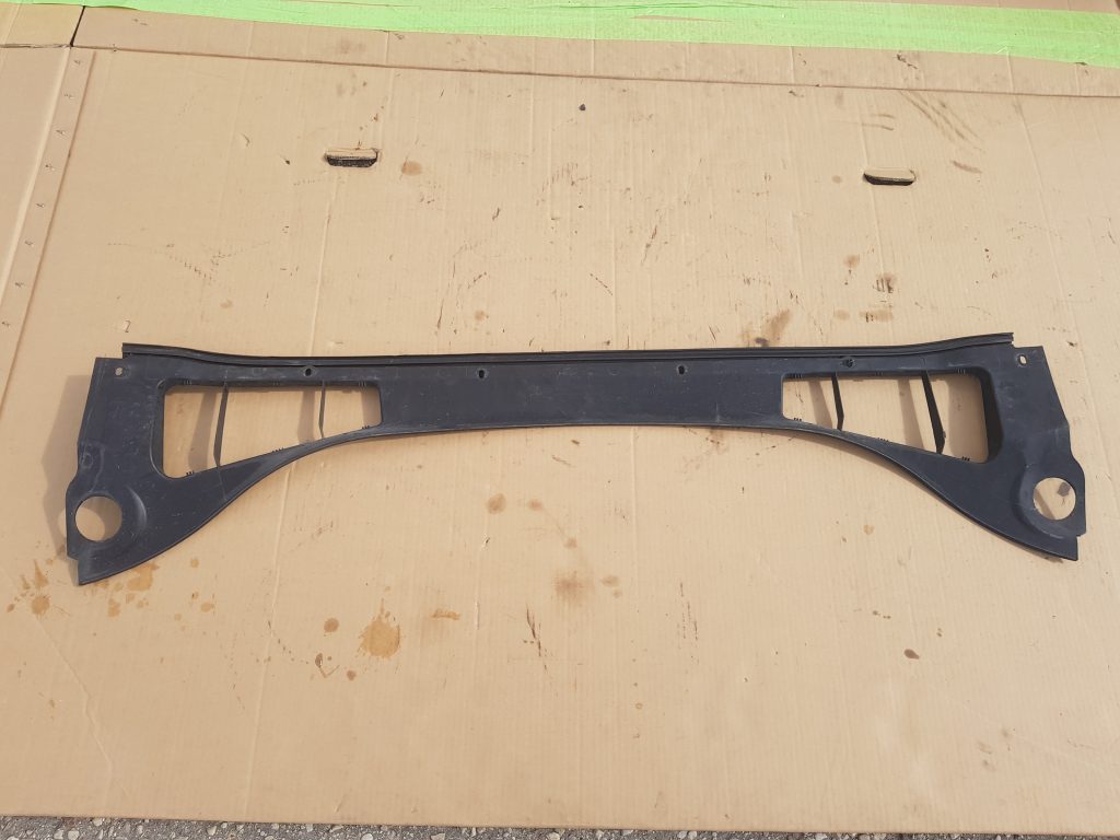 Vējstikla uzlikas (deflektora) režģis priekš FORD FOCUS 2016 1 Vējstikla uzlikas (deflektora) režģis priekš FORD FOCUS 2016