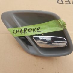 Salona durvju rokturis, aizmugures kreisais priekš JEEP GRAND CHEROKEE 2004