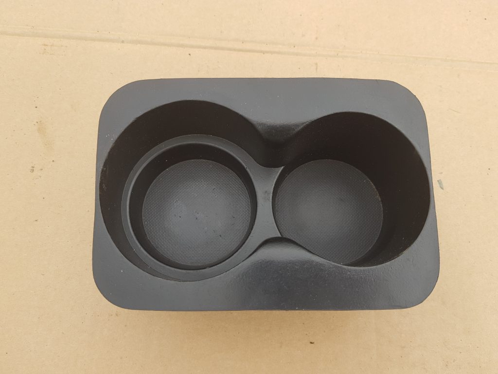 Krūzes turētājs priekš JEEP GRAND CHEROKEE 2004 1 Krūzes turētājs priekš JEEP GRAND CHEROKEE 2004