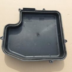 Drošinātāju kārbas korpusa vāks priekš AUDI A6 AVANT 2003