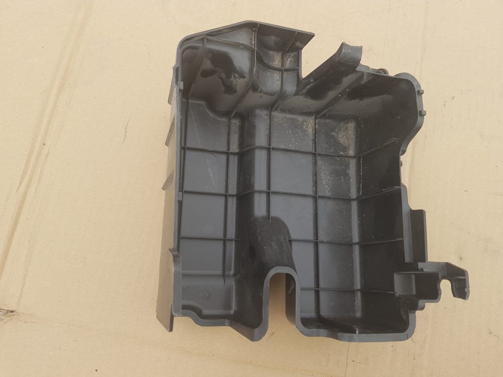 Drošinātāju kārbas korpusa vāks priekš PEUGEOT 407 2004