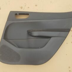 Aizmugurējo labo durvju apdare priekš PEUGEOT 307 2007