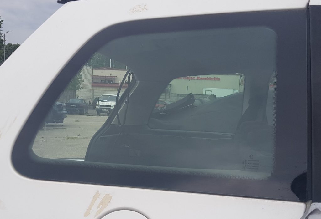 Aizmugurējais labais sānu stikls priekš PEUGEOT 307 2007