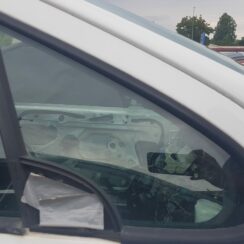 Priekšējais sānu stikls, pa labi priekš PEUGEOT 307 2007