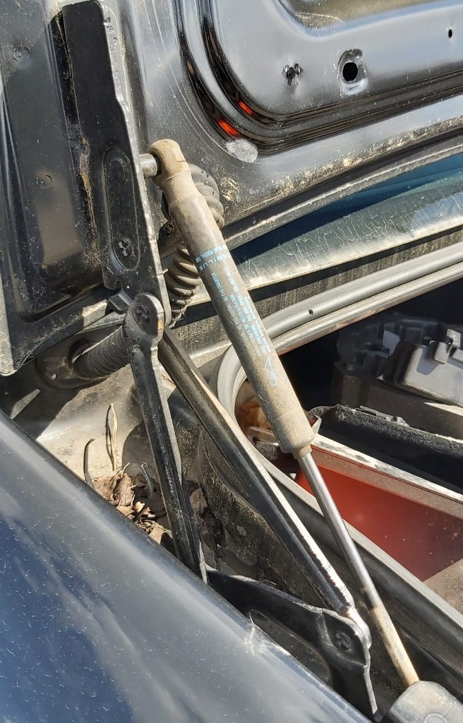 Bagažnieka vāka amortizators priekš PEUGEOT 407 2005 1 Bagažnieka vāka amortizators priekš PEUGEOT 407 2005