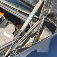 Bagažnieka vāka amortizators priekš PEUGEOT 407 2005