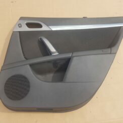 Aizmugurējo labo durvju apdare priekš PEUGEOT 407 2005