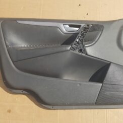 Priekšējo kreiso durvju apdare priekš VOLVO XC70 2004