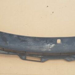 Vējstikla uzlikas (deflektora) režģis priekš VOLVO XC70 2004