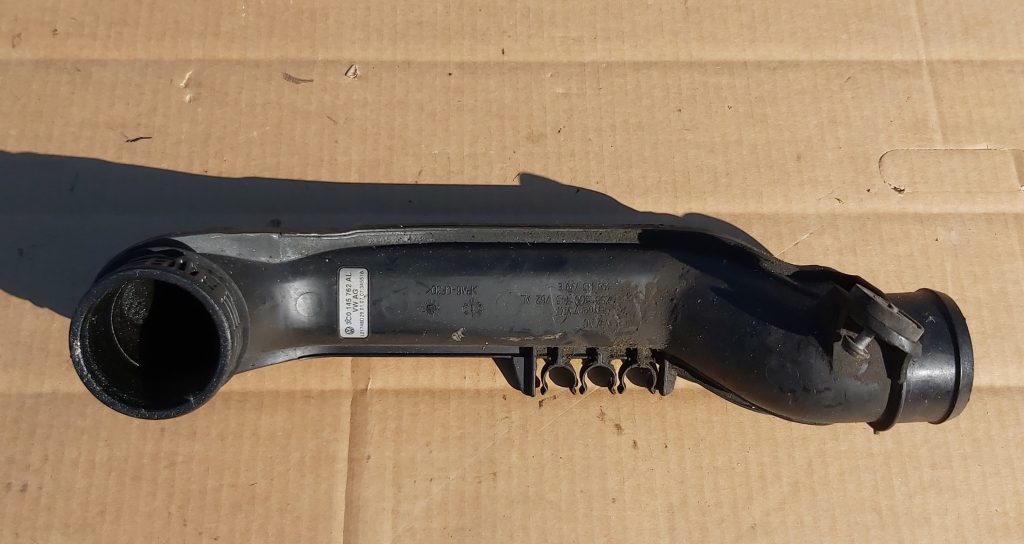 Interkulera caurule priekš VW PASSAT 2007 UNIVERSAL SILVER 1 Interkulera caurule priekš VW PASSAT 2007 UNIVERSAL SILVER