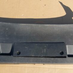 Bagāžnieka vāka liela apdare priekš VW PASSAT 2007 UNIVERSAL SILVER