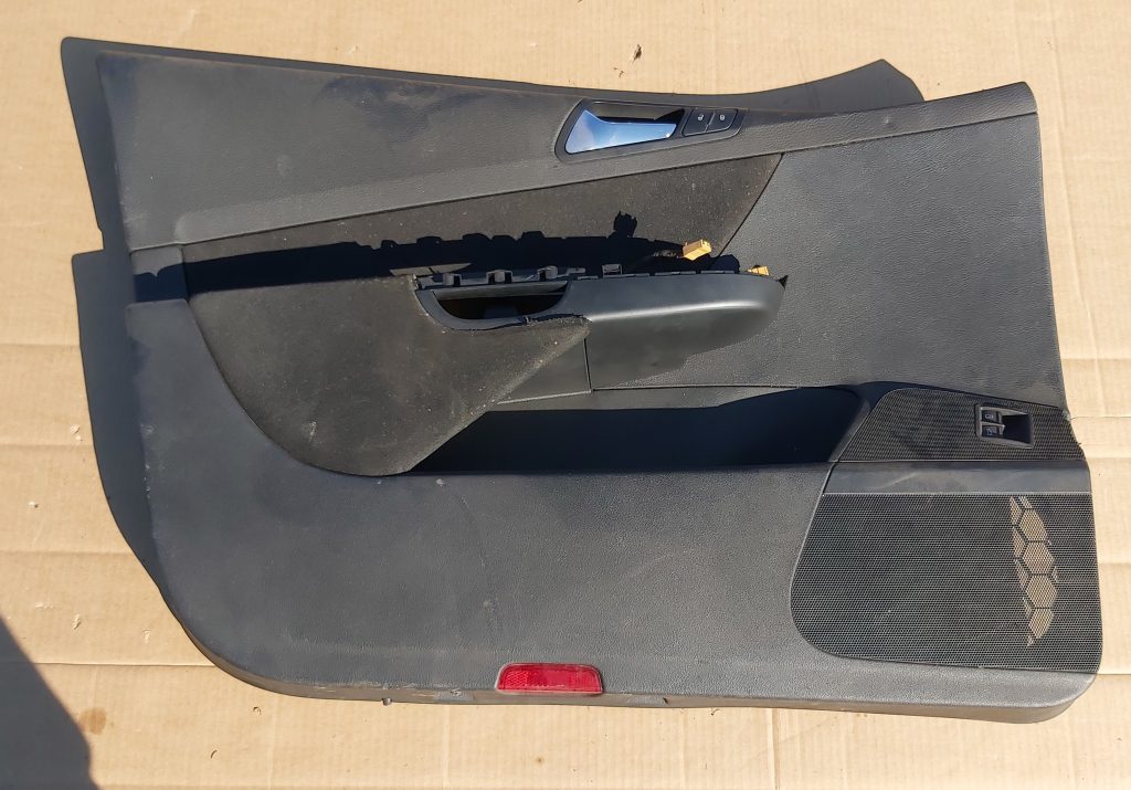 Priekšējo kreiso durvju apdare priekš VW PASSAT 2007 UNIVERSAL SILVER