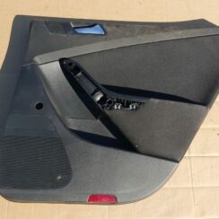 Aizmugurējo labo durvju apdare priekš VW PASSAT 2007 UNIVERSAL SILVER