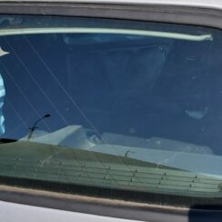 Aizmugurējais kreisais sānu stikls priekš VW PASSAT 2007 UNIVERSAL SILVER