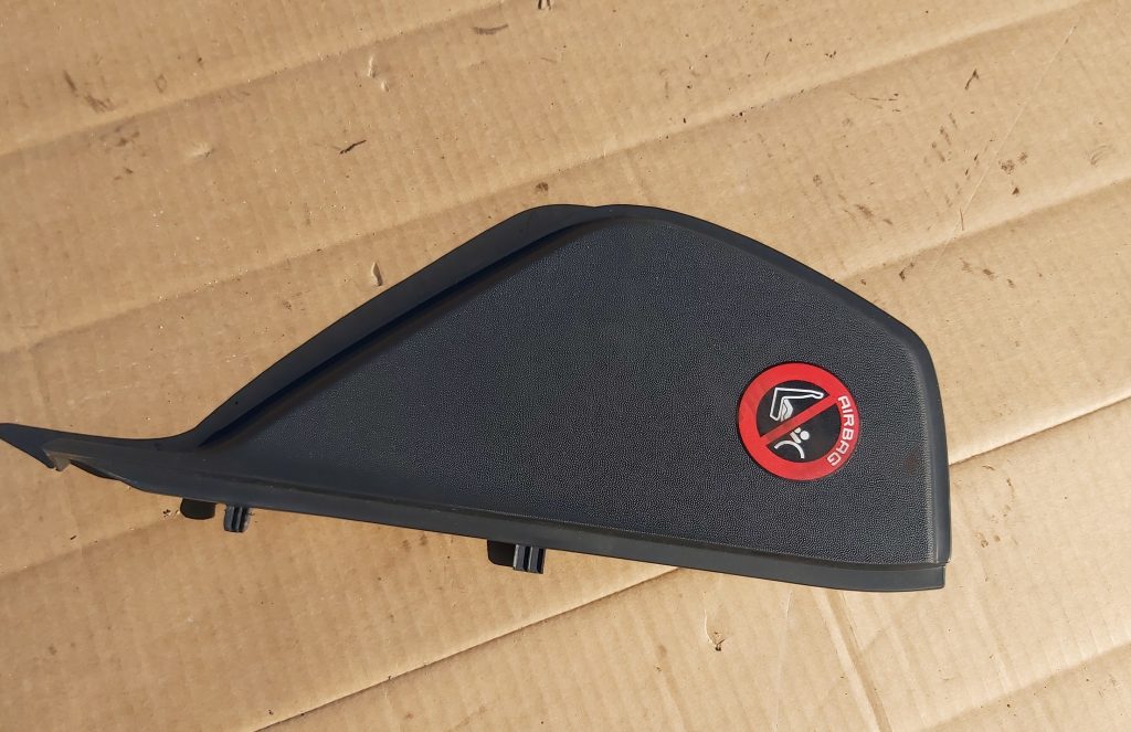 Mērinstrumentu paneļa sānu apdare priekš OPEL VECTRA C 2008 1 Mērinstrumentu paneļa sānu apdare priekš OPEL VECTRA C 2008