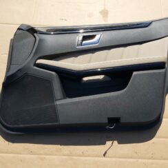 Priekšējo labo durvju apdare priekš MERCEDES BENZ E250 W212 2014