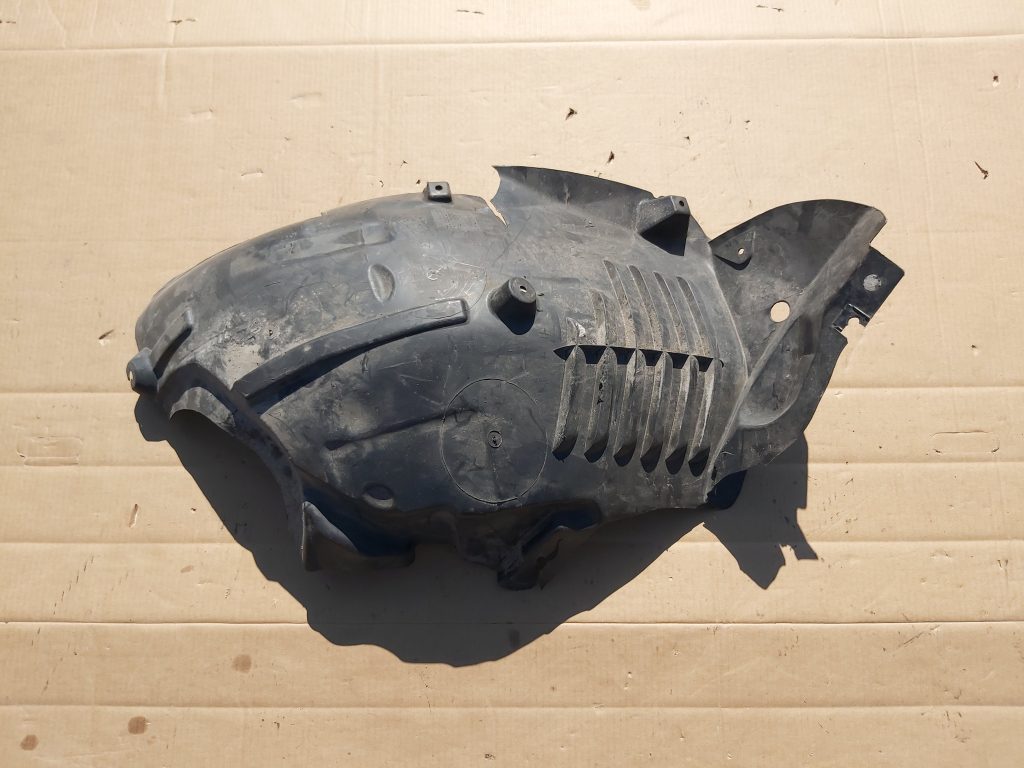 Priekšējais kreisais paspārns priekš MERCEDES BENZ E250 W212 2014 1 Priekšējais kreisais paspārns priekš MERCEDES BENZ E250 W212 2014