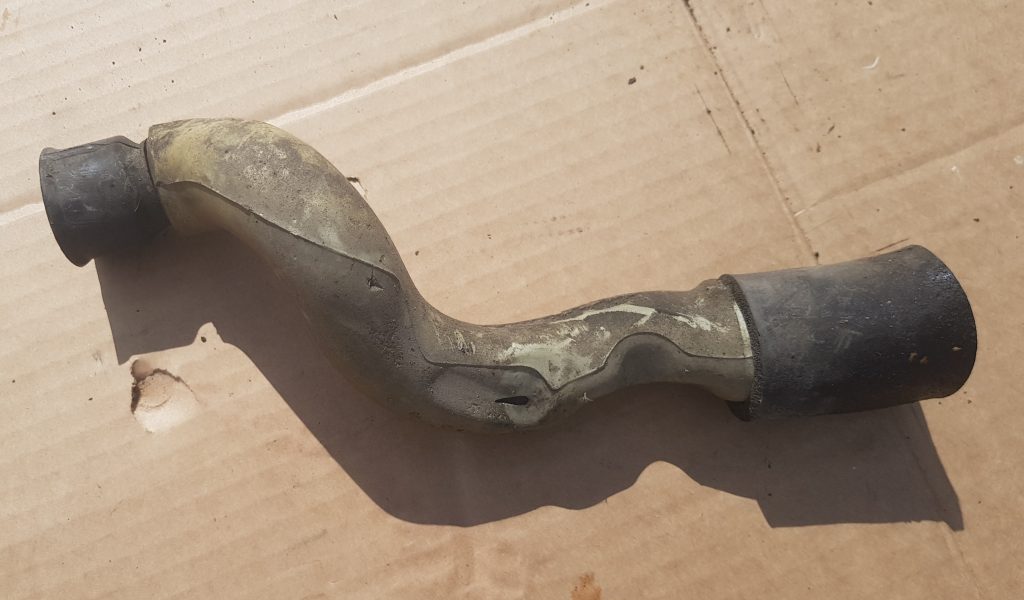 Interkulera caurule priekš VOLVO XC90 2004 1 Interkulera caurule priekš VOLVO XC90 2004