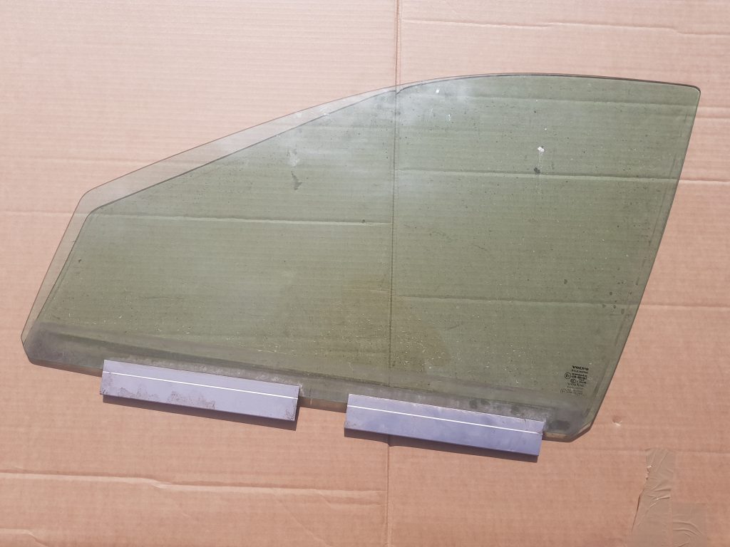 Priekšējo kreiso durvju stikls priekš VOLVO XC90 2004