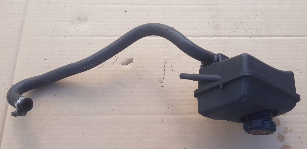 Stūres pastiprinātāja tvertne priekš VOLVO XC90 2004