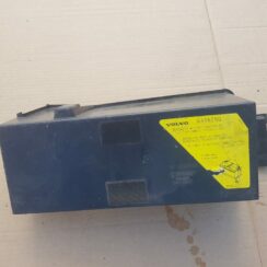 Akumulatora stiprināšanas korpuss priekš VOLVO XC90 2004