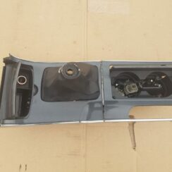 Centrālās konsoles (apdares) vidēja daļa priekš MAZDA 6 2006