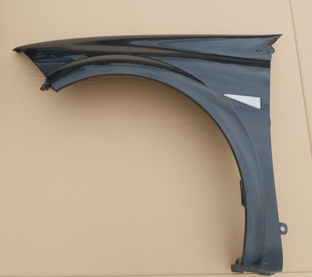 Priekšējais kreisais spārns priekš RENAULT MEGANE 2004 1 Priekšējais kreisais spārns priekš RENAULT MEGANE 2004