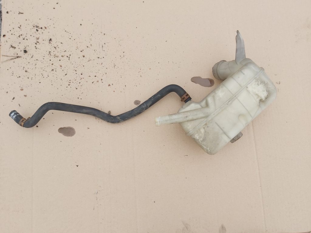 Dzesēšanas šķidruma tvertne priekš RENAULT MEGANE 2004 1 Dzesēšanas šķidruma tvertne priekš RENAULT MEGANE 2004