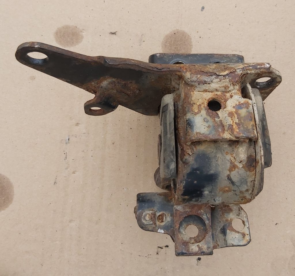 Dzinēja spilvens priekš TOYOTA AVENSIS 2004 2 Dzinēja spilvens priekš TOYOTA AVENSIS 2004