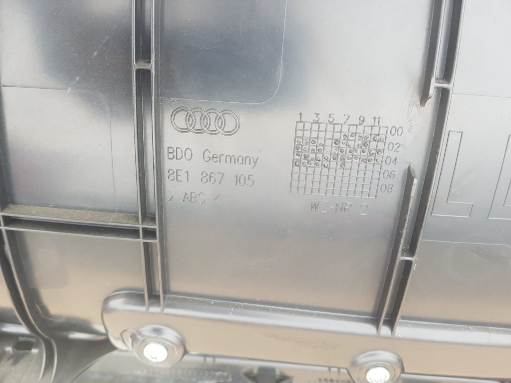 Priekšējo kreiso durvju apdare priekš AUDI A4 2001 2 Priekšējo kreiso durvju apdare priekš AUDI A4 2001