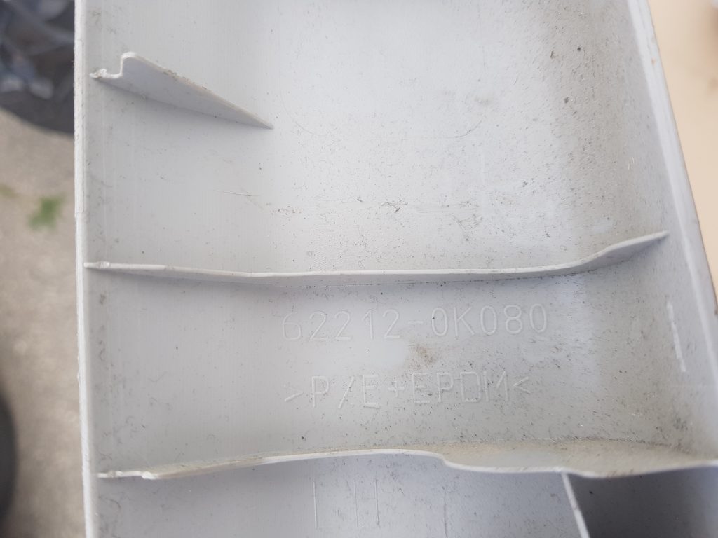 Priekšējas salona statnes apdare priekš TOYOTA HILUX 2009