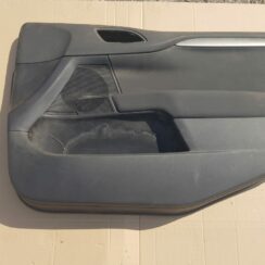 Priekšējo labo durvju apdare priekš CITROEN C4 2018