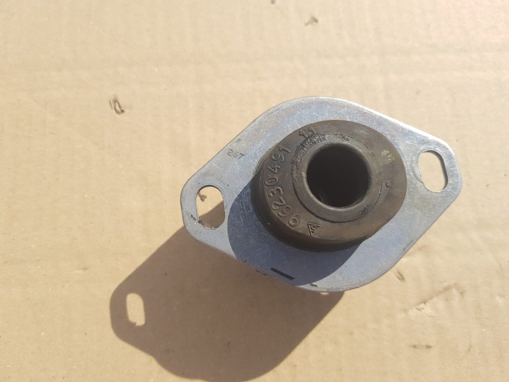 Dzinēja spilvens priekš CITROEN C4 2018 2 Dzinēja spilvens priekš CITROEN C4 2018