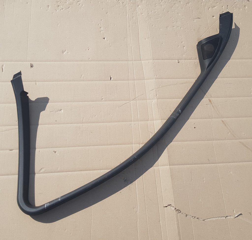 Priekšējo labo durvju moldings priekš BMW 530D E61 2006 TOURING TITANSILVER 1 Priekšējo labo durvju moldings priekš BMW 530D E61 2006 TOURING TITANSILVER