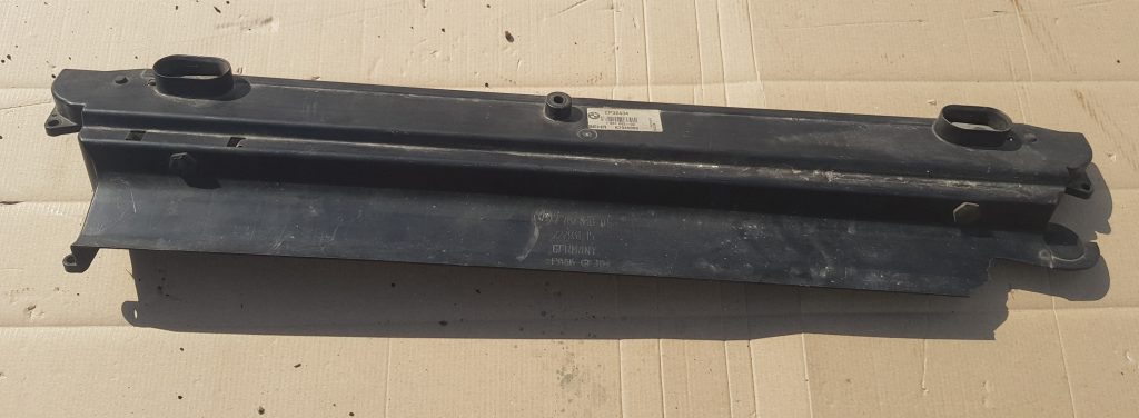 Radiatora kronšteins priekš BMW 530D E61 2006 TOURING TITANSILVER 1 Radiatora kronšteins priekš BMW 530D E61 2006 TOURING TITANSILVER